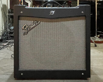 GUITAR AMP Fender Mustang V2